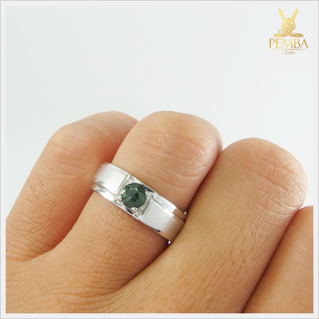 แหวนเขียวส่องแท้ เงินแท้925 ชุบทองคำขาว แหวนพลอยแท้