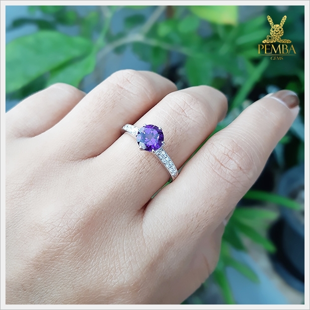 แหวนอเมทิสต์แท้ อัญมณีสีม่วงสด เม็ดเดี่ยวจริงใจ ไม่เปลี่ยนแปลง