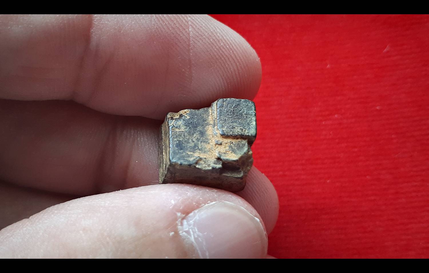 แร่ ข้าวตอกพระร่วง (เสาร์ ๕ วัดท่าขนุน ๙ กุมภาพันธ์ ๒๕๖๒) หลวงพ่อเล็ก วัดท่าขนุน (หลวงพ่อ ท่านกล่าวว่า ใครที่ตามหา ปฐวีธาตุ ใช้แร่ข้าวตอกพระร่วงที่แจกเมื่อเช้าแทนไปได้เลย)