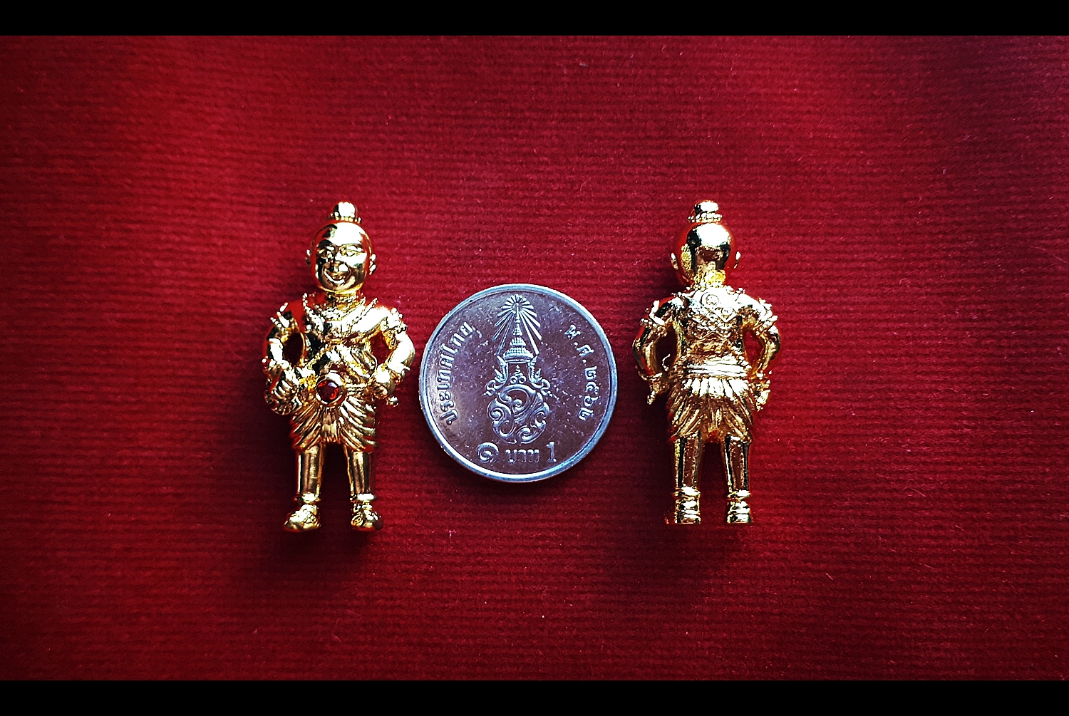 กุมารเทพ(ท่านอินทกะ) (ทรงอาวุธ ซ้าย-จักรนารายณ์ ขวา-ตรีพระอิศวร) เนื้อสำริด ชุบทองคำแท้ ฝังพลอย รุ่นพิทักษ์ ปี2559