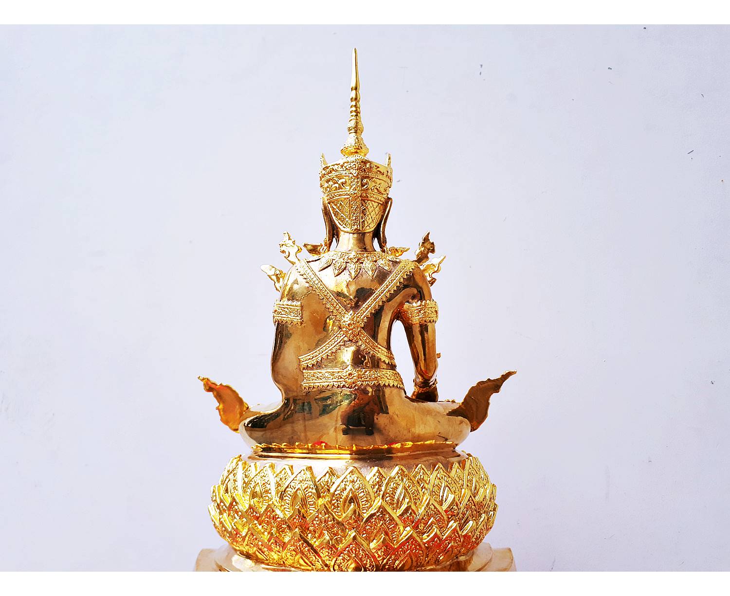 รูปหล่อ พระพุทธรูป ปางพระจักรพรรดิ เนื้อโลหะทองเหลือง ปัดขัดเงา ปิดทองแท้ (หน้าตัก 9นิ้ว สูง16นิ้ว ลึก6นิ้ว)