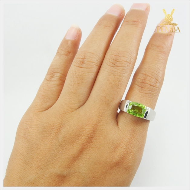 แหวนเพริดอตแท้ ฝังนพเก้า เงินแท้ ชุบทองคำขาว แหวนพลอยแท้