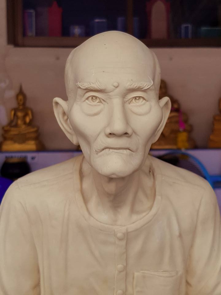 รูปหล่อ เซียนแปะโรงสี วัดศาลเจ้า รุ่นเจ้าสัวฟ้าประทาน ปี2560 เนื้อเรซิ่น สีงาช้าง (ขนาดองค์บูชาหน้าตัก 12นิ้ว องค์ขนาดใหญ่)