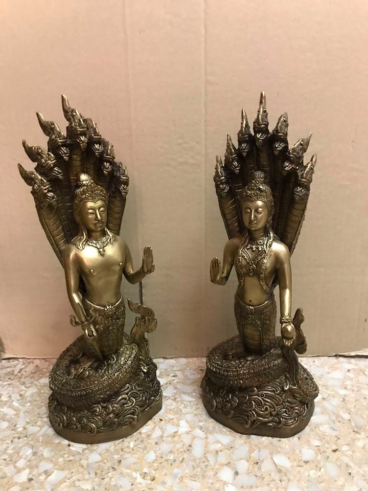 รูปหล่อ คู่ พญานาคราช ปางประทานพร ถืออาวุธ (ท่านปู่นาคา-ศรีสุทโธ ท่านยานาคี-ศรีปทุมวัน) พญานาคปรก 7ตน 7หัว โลหะทองเหลือง (ขนาดบูชา สูง15นิ้ว) (ขายปลีก ขายส่ง)