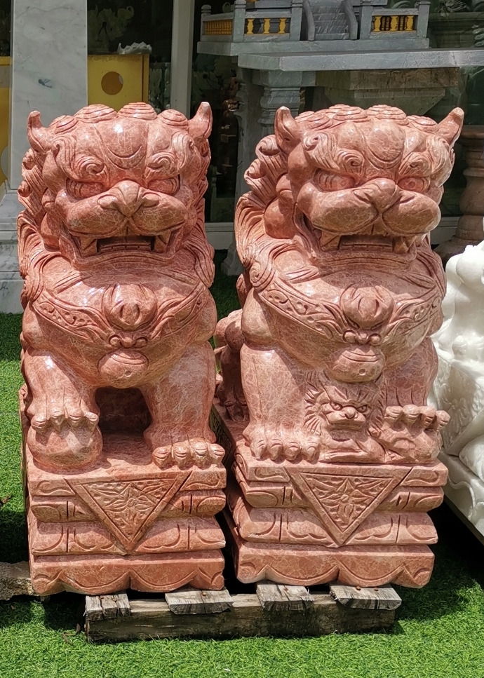 สิงโตหินอ่อนแดง สูง70 เซนติเมตร