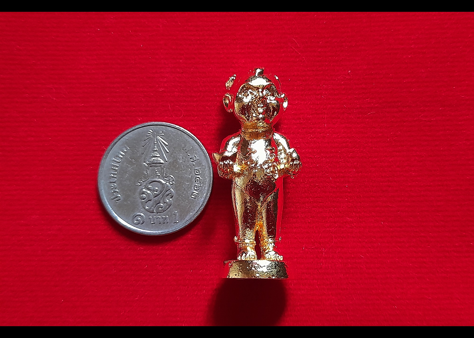 กุมารแห่งความสำเร็จ - กุมารจีน (ใส่ชุดเอี๊ยมจีน ซ้ายถือทอง ขวาถือลูกท้อ ใส่กำไล) เนื้อทองเหลือง(#ชนวน) ชุบทอง ฐานบรรจุมวลสาร ปี2564 #รับประกันแท้