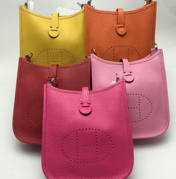 กระเป๋า hm evelyn mini 7 นิ้ว มีหลายสี ถามเพิ่มเติมได้ค่ะ สต็อกเปลี่ยนตลอด