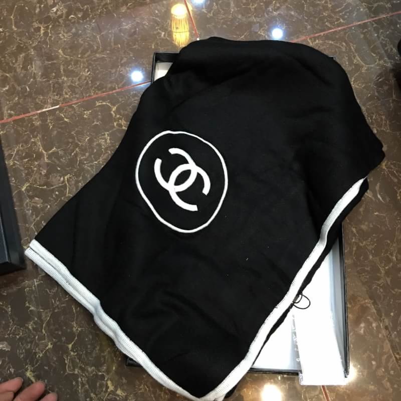 ผ้าพันคอ cn ผ้าคลุมไหล่ cn สีดำ ตัว signature