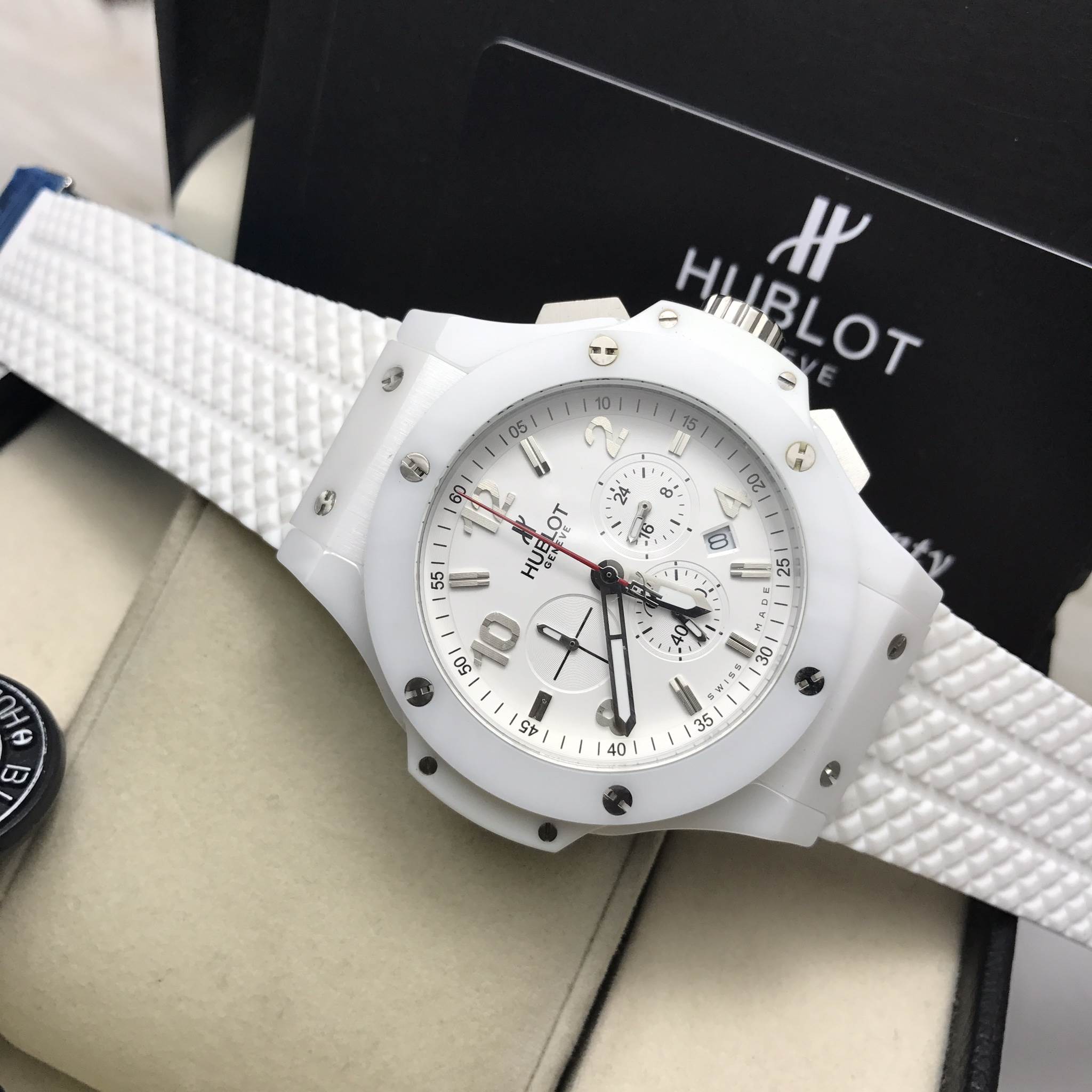 นาฬิกา Hublot Big Bang Tuiga 1909 สีเงิน สายซิลิโคนสีขาว