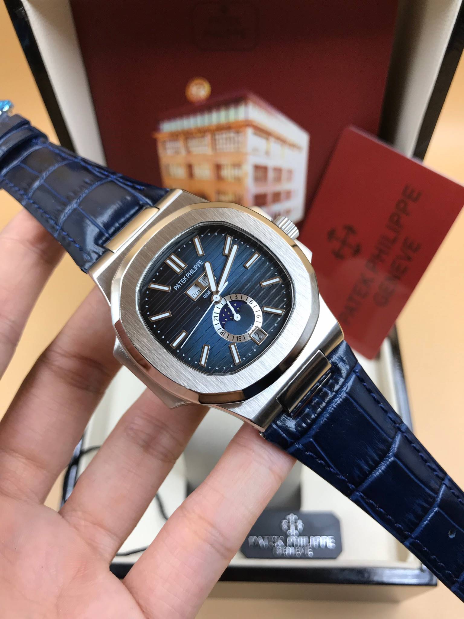 นาฬิกา Patek Philippe รุ่น Men"s Nautilus Annual Calendar งาน Mirror Swiss หน้าน้ำเงิน