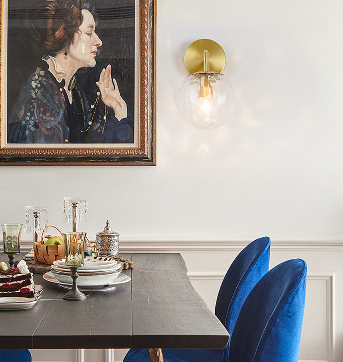 โคมไฟติดผนังแก้วทรงกลมก้านสีทองเหลือง [GB15]