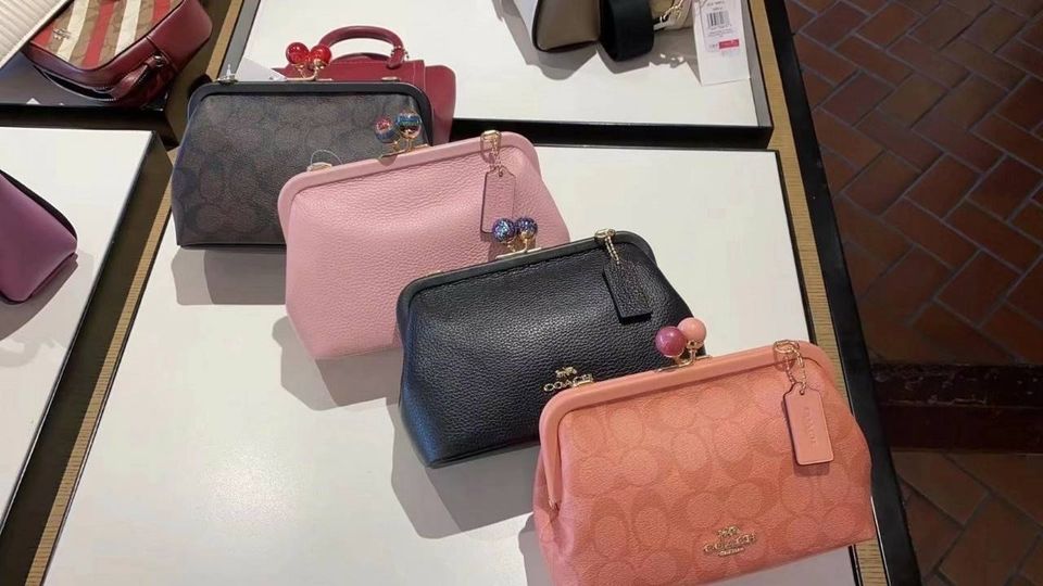 COACH C1452 NORA KISSLOCK CROSSBODY IN SIGNATURE CANVAS (แอดไลน์ก่อนสั่งซื้อ)