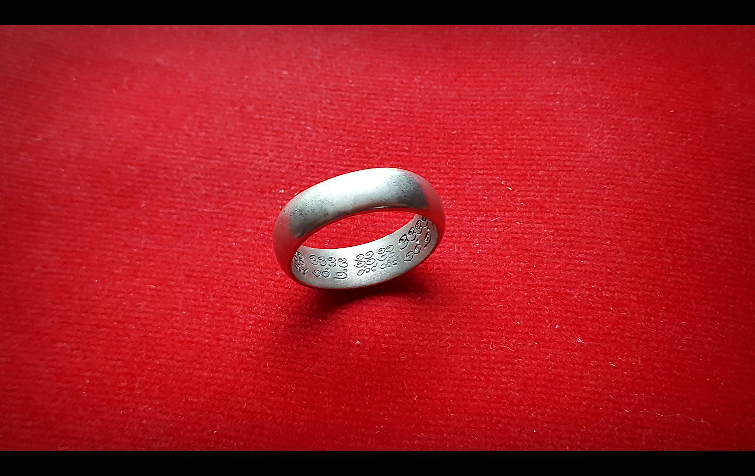 แหวน เสน่ห์มอญ (รุ่นเสือซ่อนเล็บ) เนื้อซิลเวอร์พลัส (ขนาดเส้นผ่าศูนย์กลาง 2ซม) ปี2558 #รับประกันแท้ - พระอาจารย์หนุ่ม (สมัย วัดบางแวก)