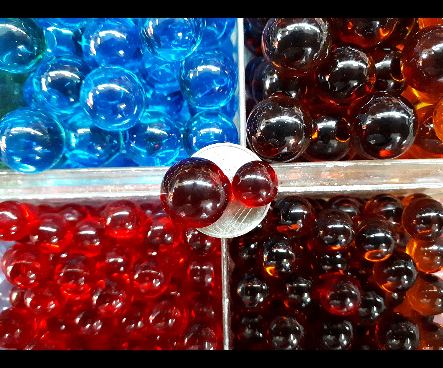 ลูกแก้ว ขนาดเล็ก หลากหลายสี สีแดง สีใส สีน้ำเงิน สีเขียว สีฟ้า สีเหลือง สีม่วง สีชมพู่ สีดำ
