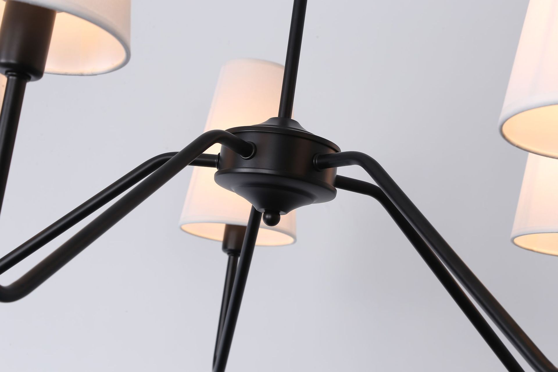 โคมไฟแขวนเพดานโครงเหล็กสไตล์อเมริกันหัวโคมทรงกรวยผ้าสีขาว [RN-6813]