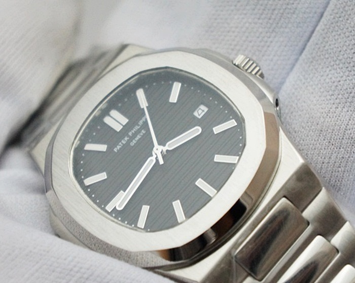 นาฬิกา Patek Philippe รุ่น Men Nautilus สีเงิน สายเลสสีเงิน หน้าปัดสีดำสวยสุดๆ