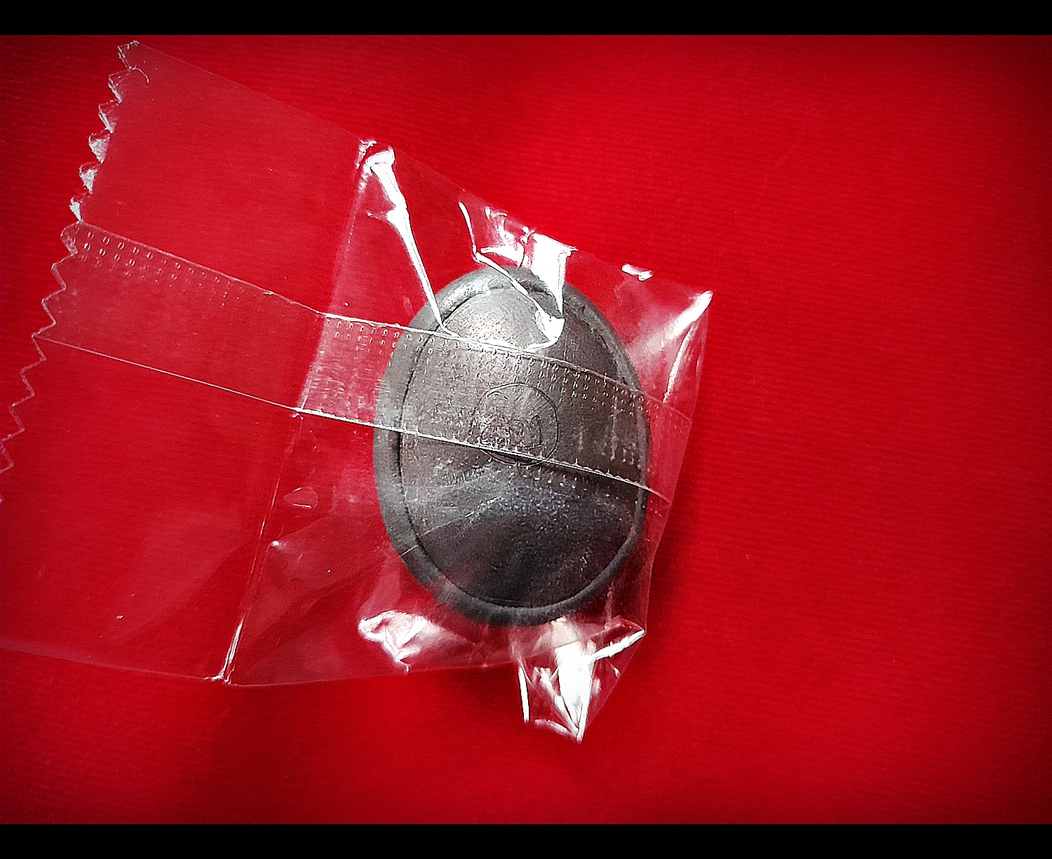 เบี้ยแก้ สารพัดกัน รุ่น2 (หลวงพ่อเล็ก จารยันต์มือ) (เข้ากรรมฐาน3วัน พระพุทธเจ้า 28 พระองค์ เมตตาสงเคราะห์, บรรจุปรอทสำเร็จ, จารมือ, คัดเบี้ย32ซี่) ปี2563 - หลวงพ่อเล็ก วัดท่าขนุน