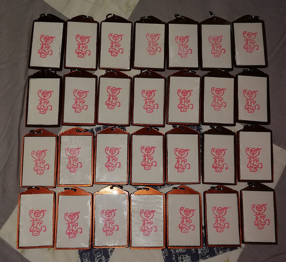 รูป หลวงพ่อกวย วัดโฆสิตาราม ปี2558 ปิดทอง ด้านหลังปั๊มยันต์แดง (สภาพเดิม พร้อมเลี่ยมกันน้ำ) ออกจาก วัดโฆสิตาราม