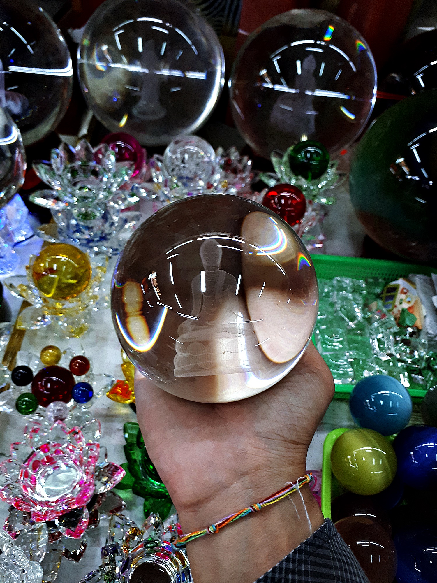 ลูกแก้ว ลาย พระพุทธรูป 3มิติ ขนาด 10ซม (4นิ้ว) พร้อมฐานวางหมุนได้