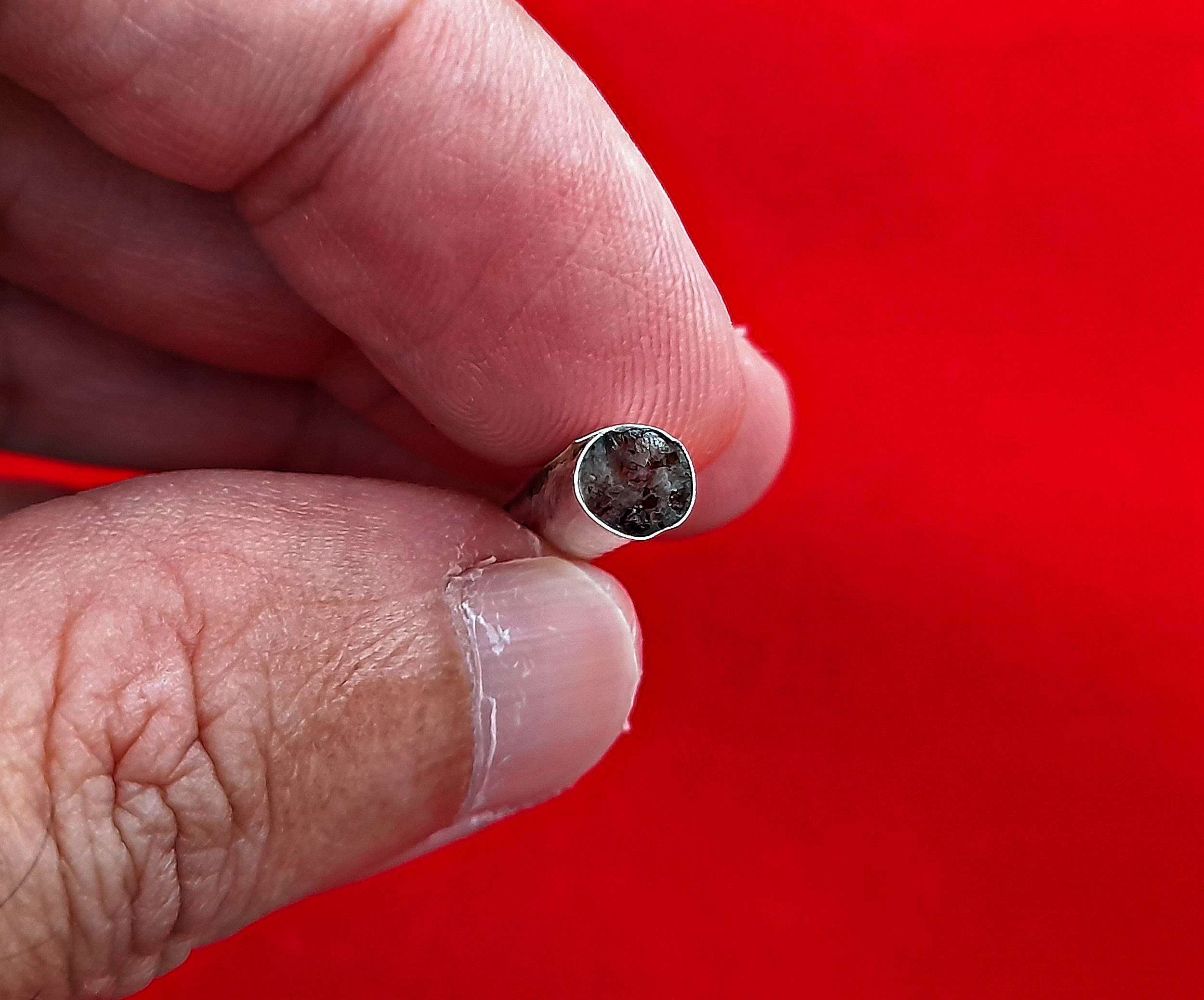 ตะกรุด "นะหน้าทอง” (ตำหรับหลวงปู่จันทร์ วัดนางหนู ) หลังยันต์ นะฤาชา” (ตำหรับหลวงปู่ศุข วัดปากคลองมะขามเฒ่า) เนื้อเงิน ปี2566 รับประกันแท้ - พระอาจารย์เอราวัณ