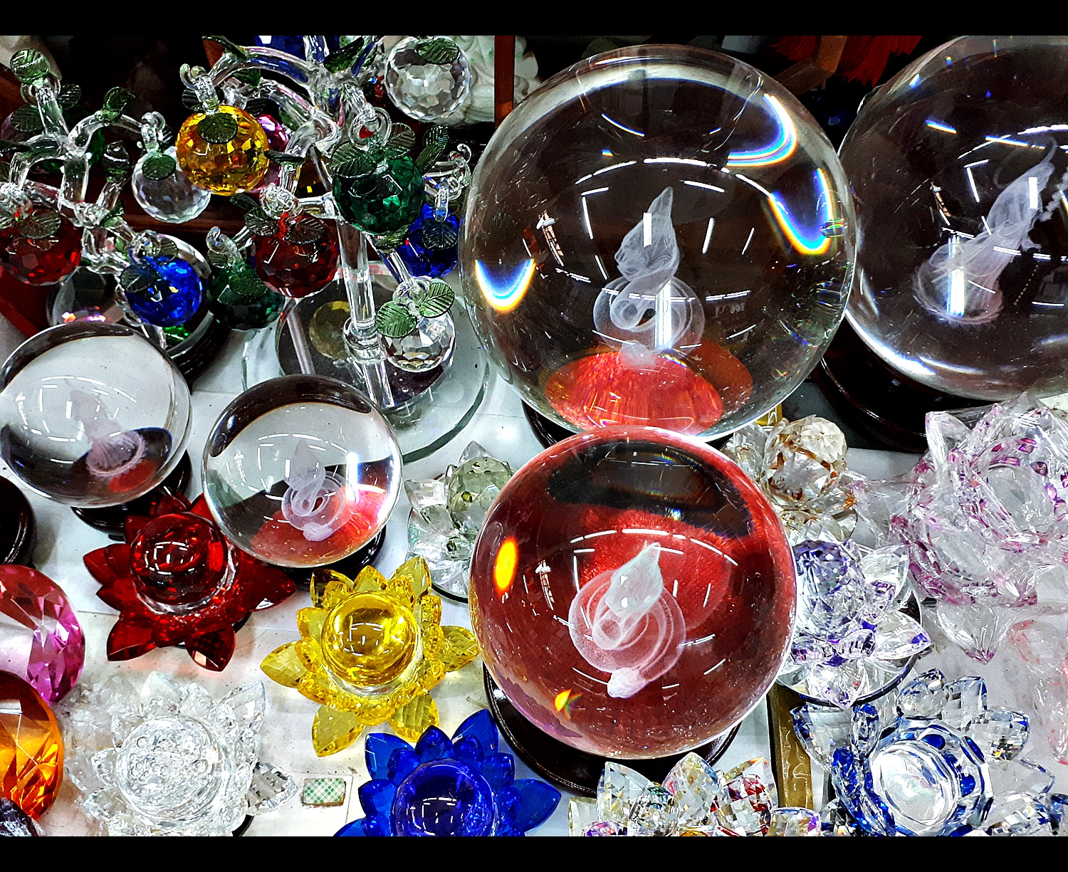 ลูกแก้ว ลาย พญานาค 3มิติ ขนาด 10ซม (4นิ้ว) 15ซม (6นิ้ว) และ 20ซม (8นิ้ว) พร้อมฐานตั้งรองไม้ หมุนรอบด้านได้