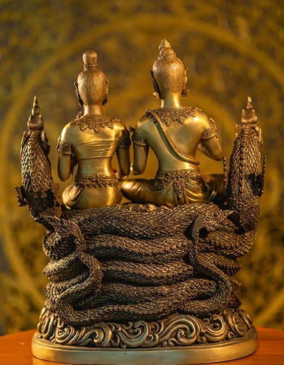 รูปหล่อ พญานาคราชคู่ (ท่านปู่นาคา-ปู่ศรีสุทโธ ท่านยานาคี-ศรีปทุมวัน) นั่งบัลลังก์ เนื้อโลหะทองเหลือง (หน้าตัก 9นิ้ว)