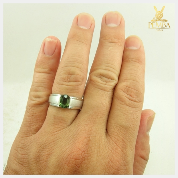 แหวนเขียวส่องแท้ เงินแท้925 ชุบทองคำขาว แหวนพลอยแท้