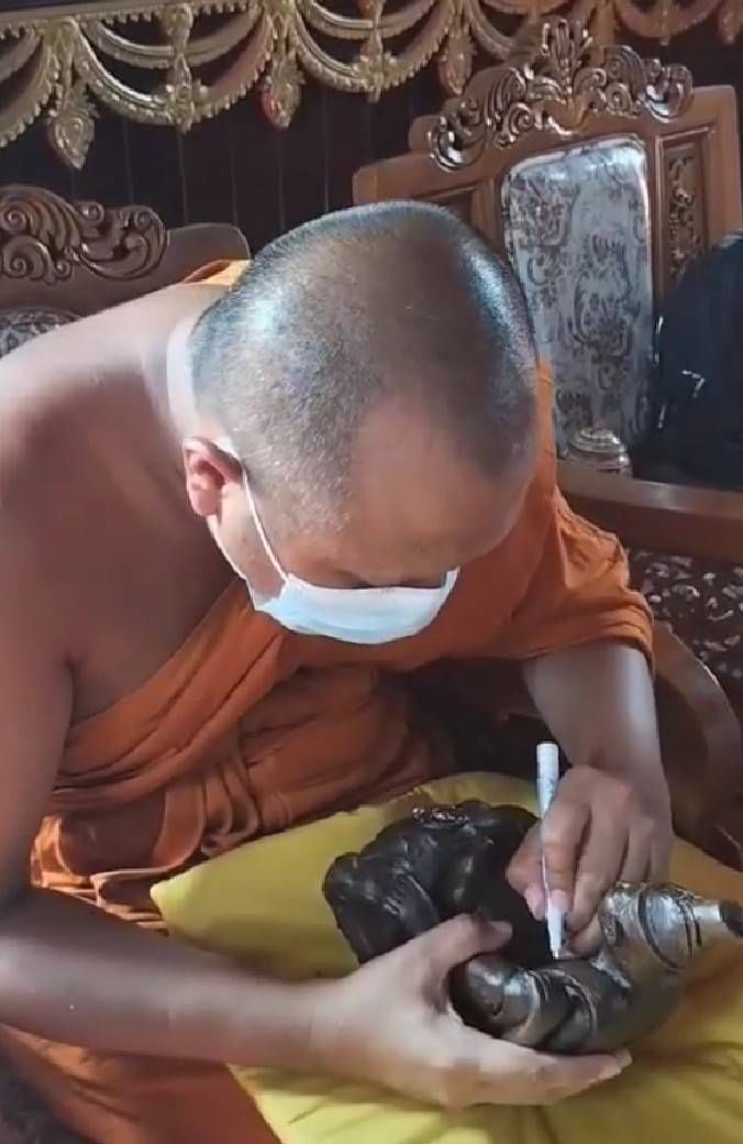 รูปปั้น พ่อปู่ฤาษี นารอท (พ่อแก่) รุ่น2 #รุ่นสุดท้าย พิธีโชคดี เนื้อดินผสมว่าน (ปั้นมือ แบบโบราณ ฐาน7นิ้ว สูง10นิ้ว) จารยันต์ ฐานบรรจุแผ่นยันต์เงิน (จัดสร้าง200ตน) ปี2564 #รับประกันแท้และทัน