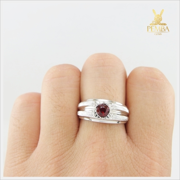 แหวนโกเมนแท้ เงินแท้925 ชุบทองคำขาว เม็ดเดี่ยว เล็กๆ ก็ดูดีได้