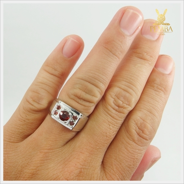 แหวนโกเมนแท้ แดงแก่ก่ำโกเมนเอก เงินแท้925 ชุบทองคำขาว