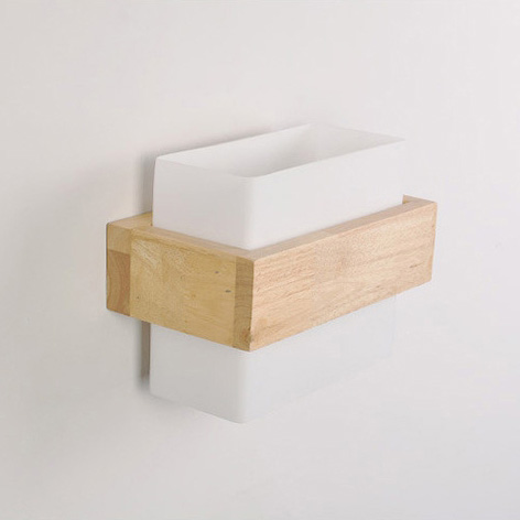 โคมไฟติดผนังไม้โมเดิร์น โป๊ะสี่เหลี่ยม 21.5x16cm [JP4]