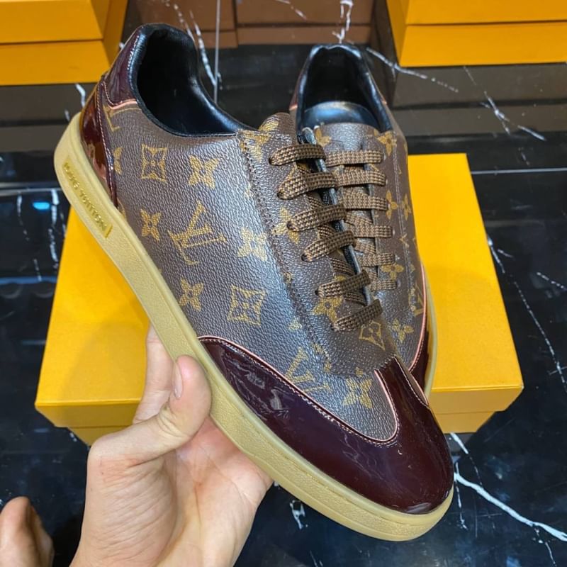 รองเท้า lv men sneakers ชาย size 40-45 มีหลายแบบกดดูด้านใน