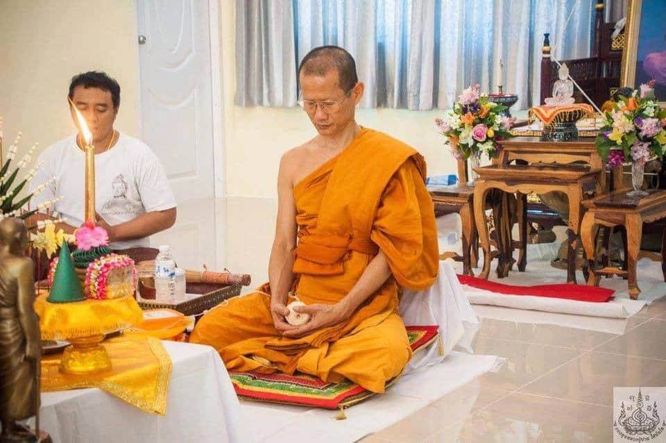 พระพุทธบารมีราชาโชค(พระพุทธเจ้า10ปาง) หลัง ดวงราชาโชค เนื้อผงมหาสัมฤทธิ์ ปี2560 - (พุทธคณหนุนเสริมดวงชะตา)