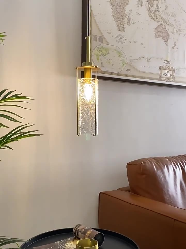 โคมไฟแขวนเพดานแก้วทรงกระบอกลาย Crack glass โครงเหล็กสีทองเหลือง [ACG-87427]