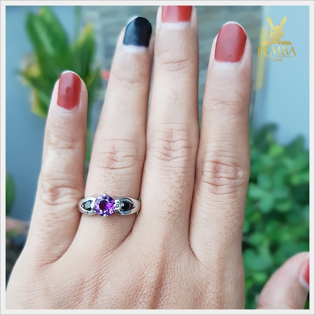 แหวนอเมทิสต์แท้ สีม่วงสดใส ดีไซน์สวยเก๋ เพิ่มเสน่ห์ความมั่ใจ แหวนพลอยแท้