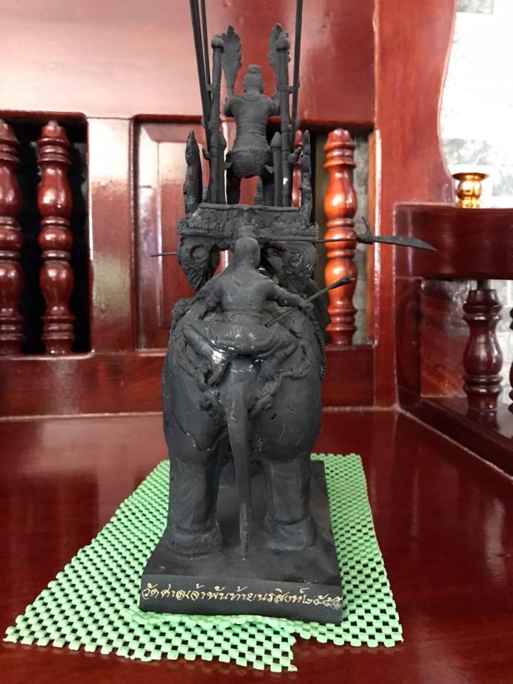 รูปหล่อ พระเจ้าพรหมมหาราช ทรงประทับขี่ช้างศึก ช้างพลายประกายแก้ว ออกศึก เนื้อโลหะรมดำ ปี2555 #รับประกันแท้ (องค์ใหญ่ ขนาด สูง14นิ้ว ฐาน7นิ้ว)