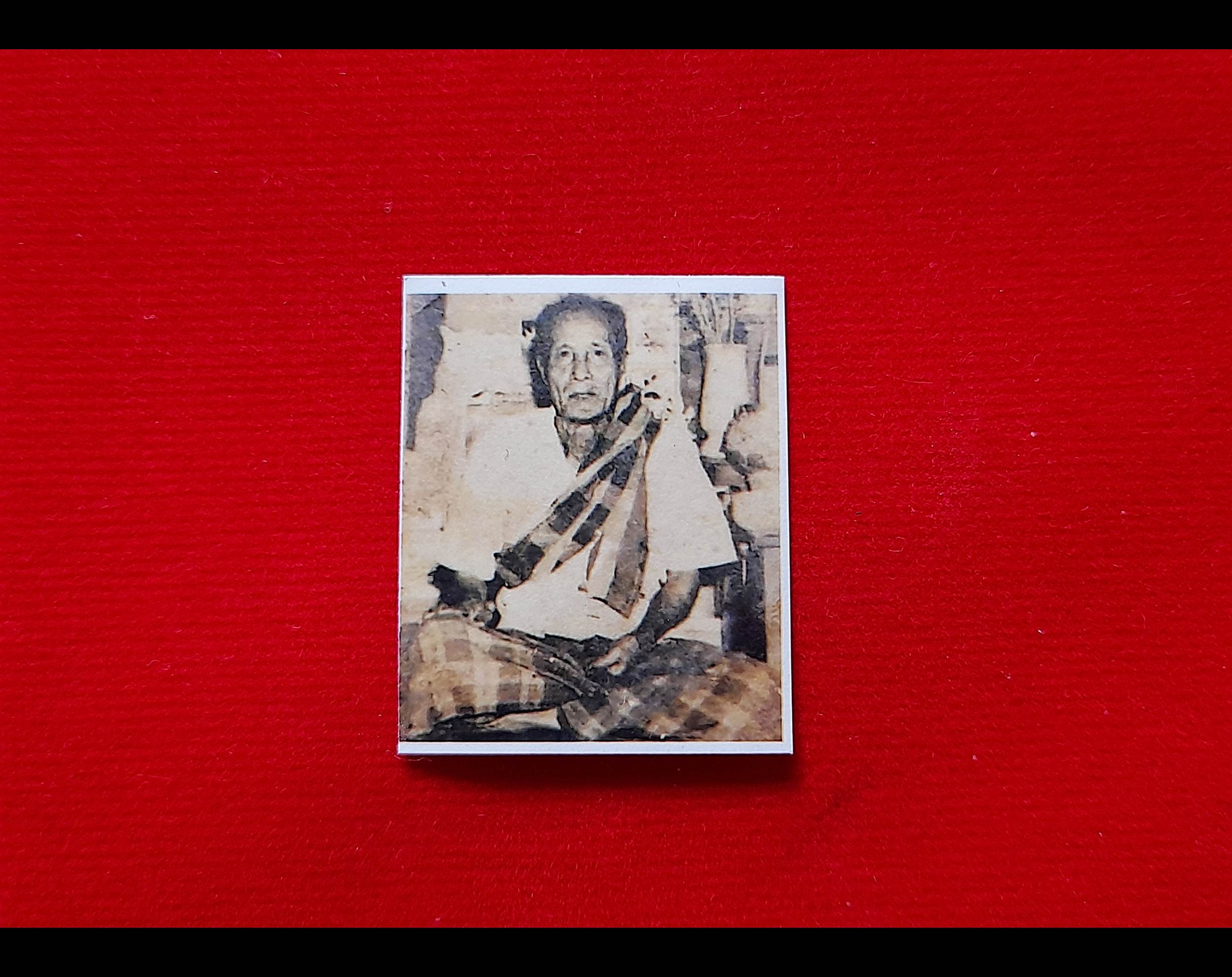 รูปภาพ(หลังจารยันต์สาวรำพึง)+สายสิญจ์ อาจารย์แปลก ร้อยบาง ฆราวาสขมังเวส มหาเสน่ห์ (ปลุกเสก บูชาครู วาระงานไหว้ครู ปี2564) #รับประกันแท้ - สำนัก อ.กฤษณะ ธเนศไพศาล สํานักไสยเทวะ