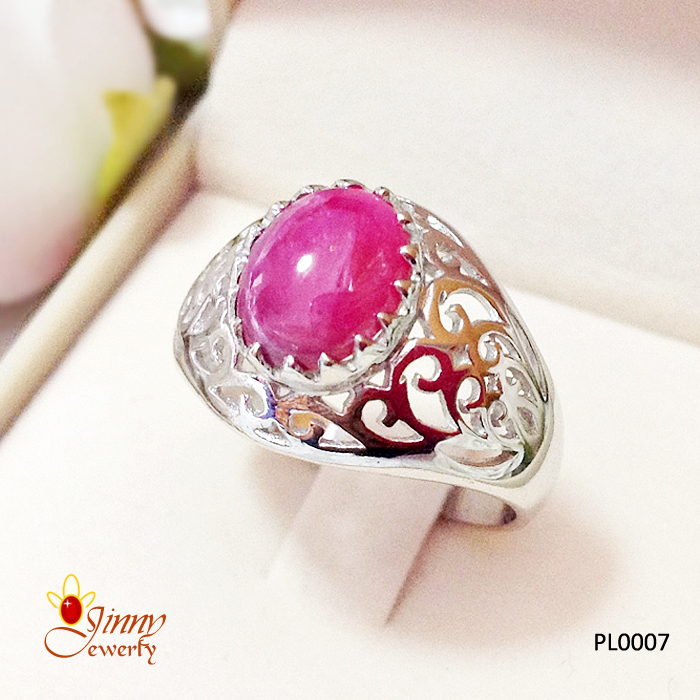 แหวนเงินแท้ พลอยทับทิมธรรมชาติแท้ ด้านข้างฉลุลายไทย ฝังแบบหุ้ม