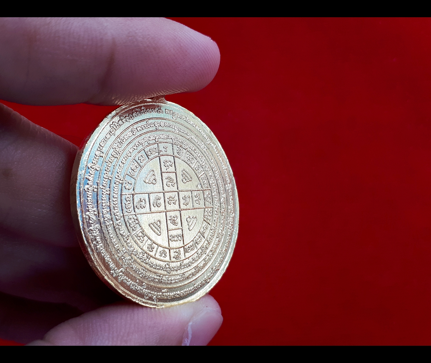 เหรียญกลม หลวงพ่อกวย ทำน้ำมนต์ รุ่นมนต์พระกาฬ ชินบัญชร เนื้อ สัมฤทธิ์โลหะ ชนวนล้วนๆ ชุบทอง