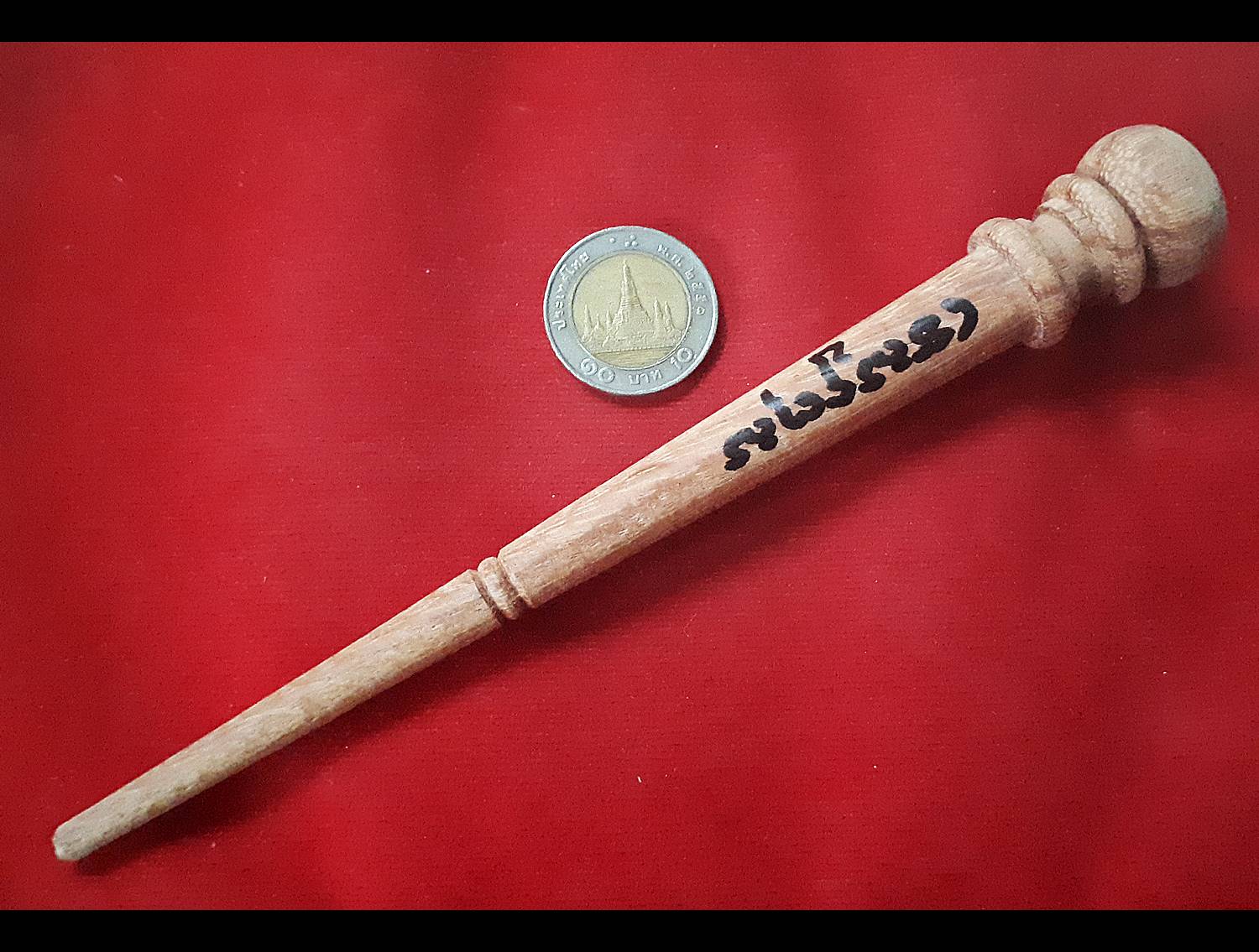 ไม้ครู (ยาว7นิ้ว ไม้หลังคาดบสถ์ จารมือ หัวใจท้าวเวสสุวรรณ) - หลวงพ่ออุดม วัดพิชัยสงคราม