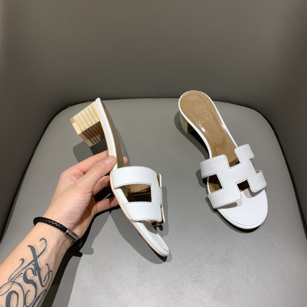 รองเท้าแตะ hm oran heel sandal มีส้น สอบถามไซส์ได้ค่ะสต็อคของเปลี่ยนตลอด