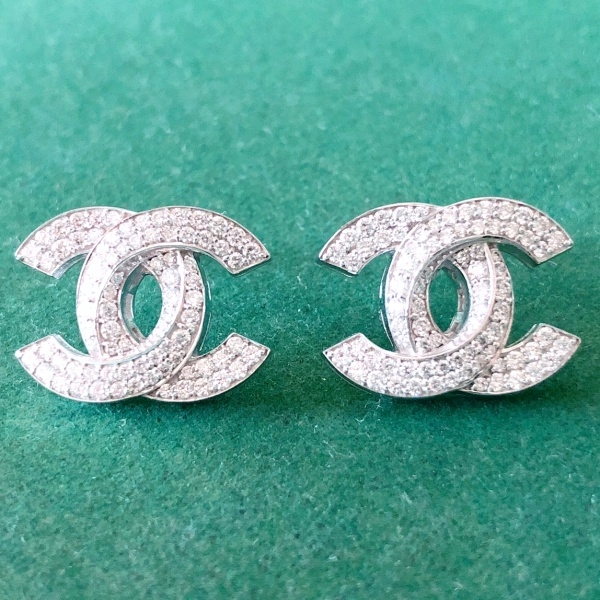 Earring WG (18K) 7.03 กรัม Diamond 160 Pcs. 1.49 กะรัต (DVVS)