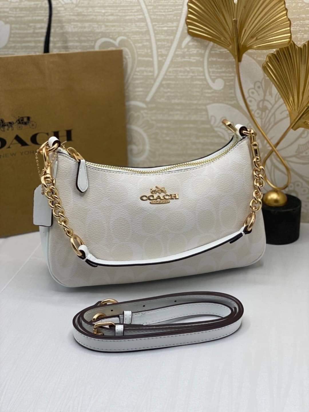 Coach Teri Shoulder Bag (แอดไลน์ก่อนสั่งซื้อ)