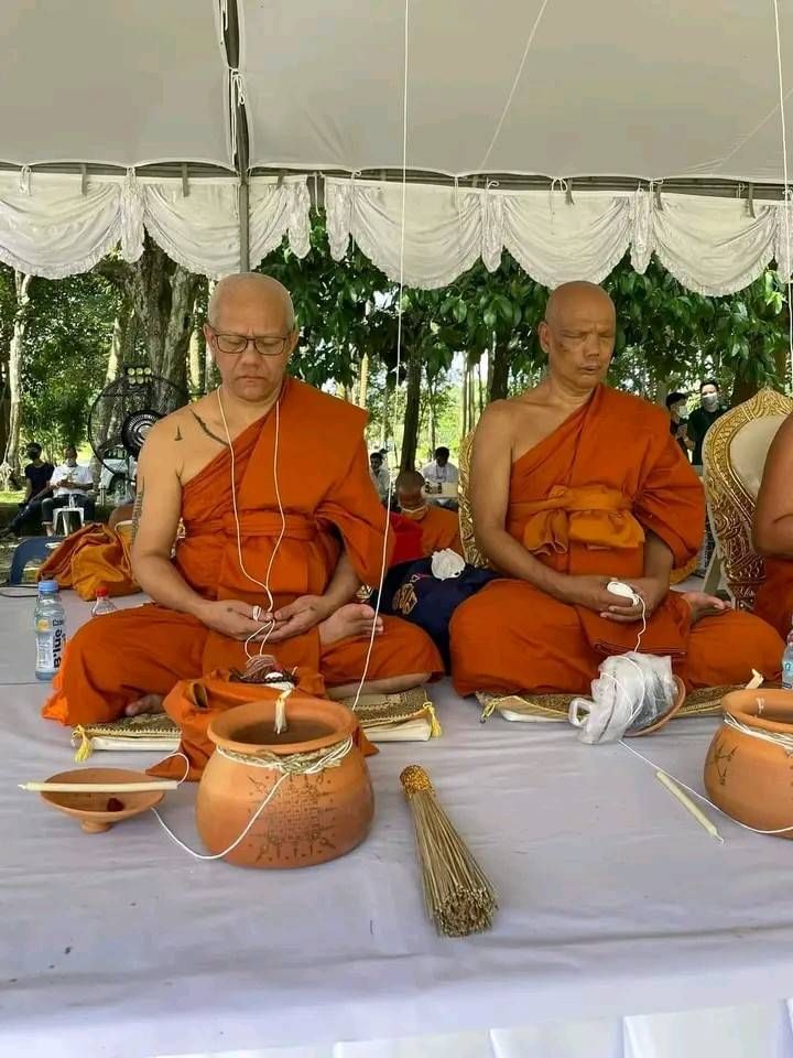 กุมาร หนูนุ้ย (ขนาดพกพา มีกำไลที่ข้อมือ) พิธีใหญ่ รุ่นแรก วัดโมคลาน จ.นครศรีธรรมราช ปี2565 เนื้อโลหะบรอนซ์รมดำ งานระดับจิ้วเวอร์รี่ #รับประกันแท้ - (สมนาคุณของแถมพิเศษเสกในพิธี ลูกปัดมหาเสน่ห์+ดอกบานไม่รู้โรย)