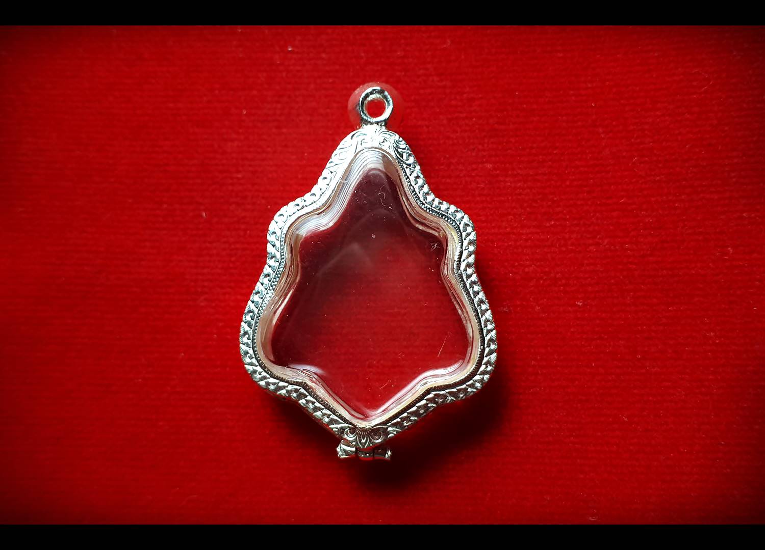 ตลับพระ ทรงโลห์ เนื้อเงินแท้90% (ใส่เหรียญหลวงพ่อกวย) (แกะสลัก ลายหัวสิงห์ ลายกนก)