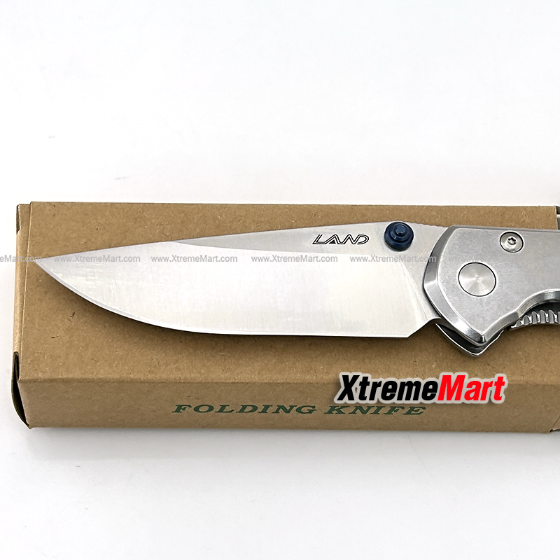 มีดพับ LAND รุ่น 912 (ล็อตใหม่ หมุดสีน้ำเงิน) ใบมีดสแตนเลส ระบบ Frame Lock Stainless Steel Folding Knife(ด้ามเงิน ใบเงิน)