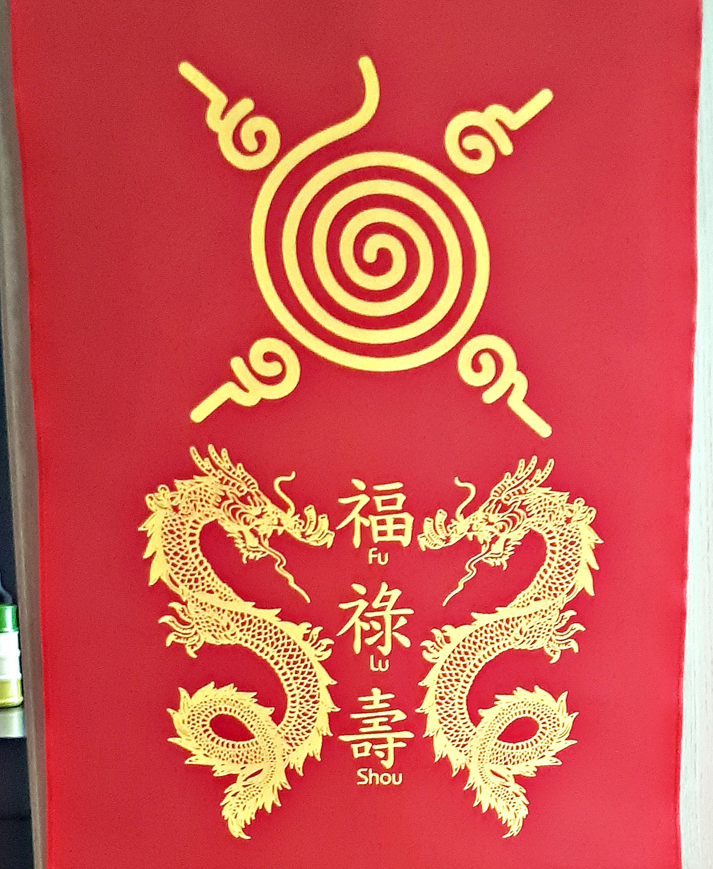 ผ้ายันต์ธงมังกรทอง(ยันต์เก้า ยันต์มงคลดึงดูดสิ่งดีก้าวหน้า) มังกรทอง 6ตัว (เลข 6 เลขมงคลในสายจีน กิจการเงินคล่องตัว) (กว้าง16นิ้ว ยาว49นิ้ว) #ปลุกเสกแล้ว #รับประกันแท้ - หลวงพ่อจำเนียร วัดเขาหลาว