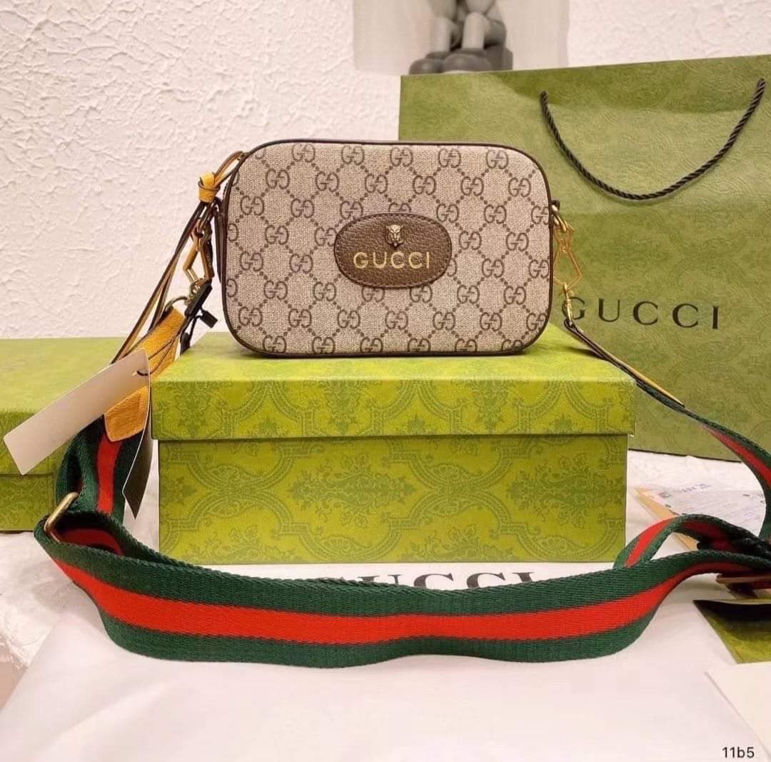 Gucci Neo Vintage GG Supreme messenger bag (แอดไลน์ก่อนสั่งซื้อ)