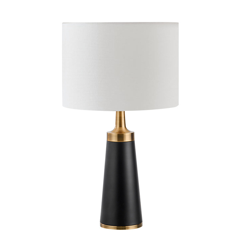 โคมไฟตั้งโต๊ะฐานทรงกระบอกสีดำทองโป๊ะผ้าสีขาว [A230]