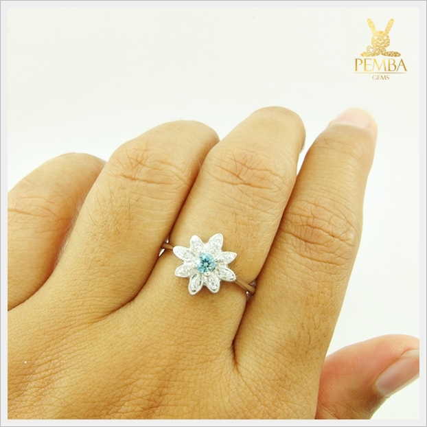 แหวนเพทายแท้ รูปดอกไม้ น่ารักๆ เงินแท้925 ชุบทองคำขาว แหวนพลอยแท้